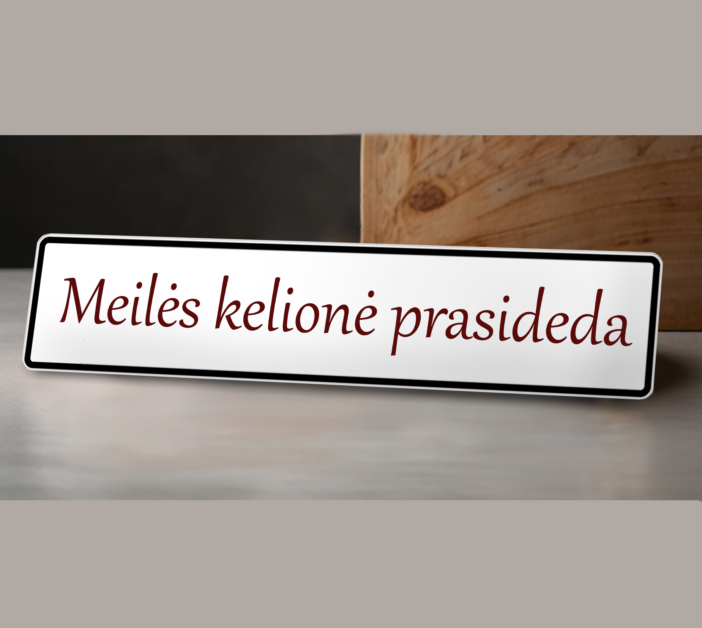 Leonardo_Lightning_XL_A_welllit_and_professionally_arranged_p_0